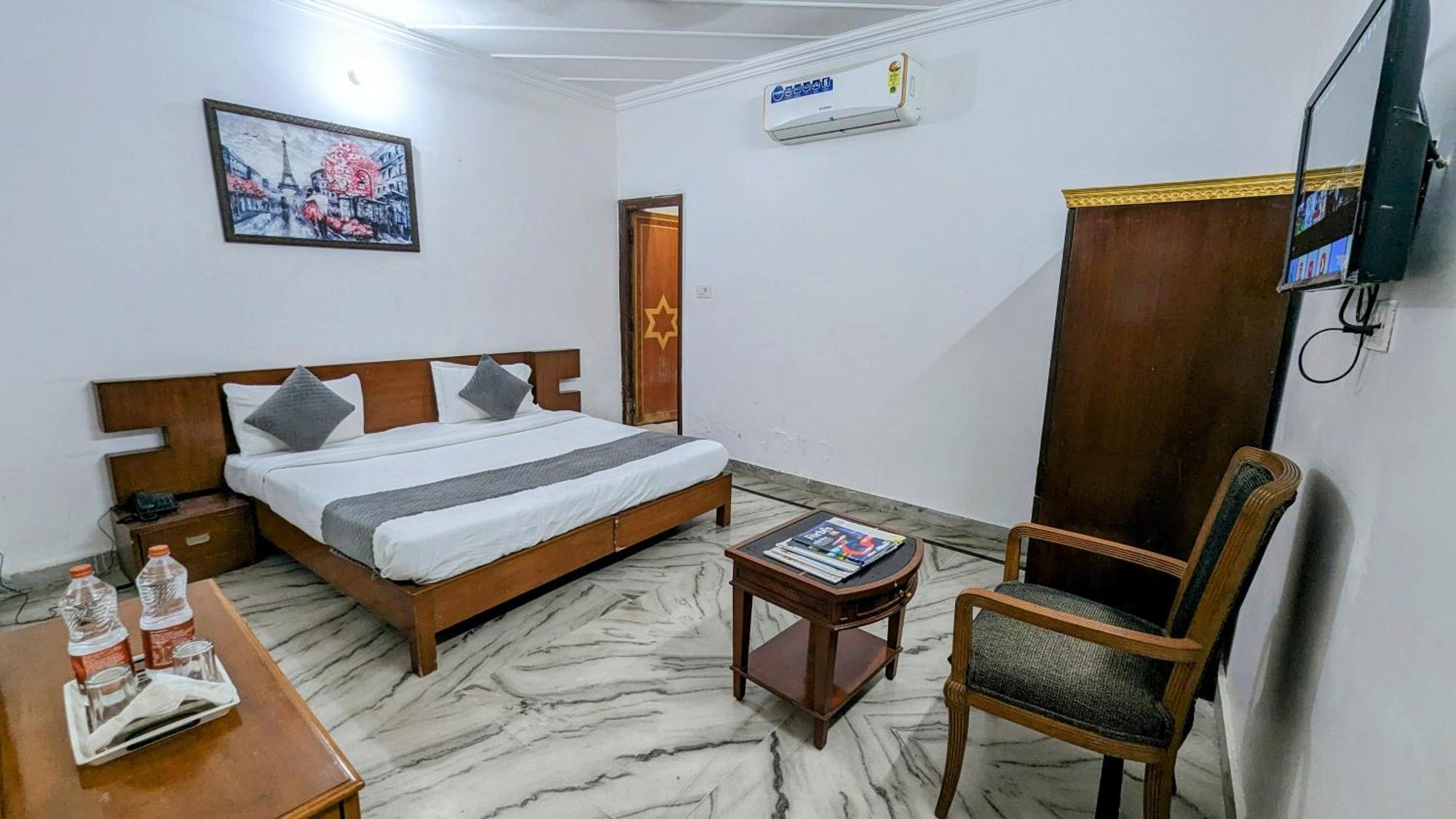 Hotel Lecston @Yashobhoomi Dwarka Sector - 25 Metro Station Delhi  Eksteriør billede