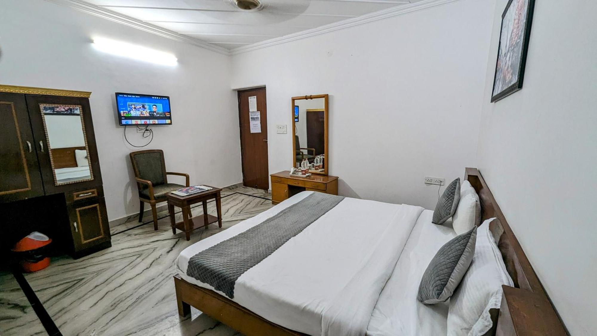 Hotel Lecston @Yashobhoomi Dwarka Sector - 25 Metro Station Delhi  Eksteriør billede