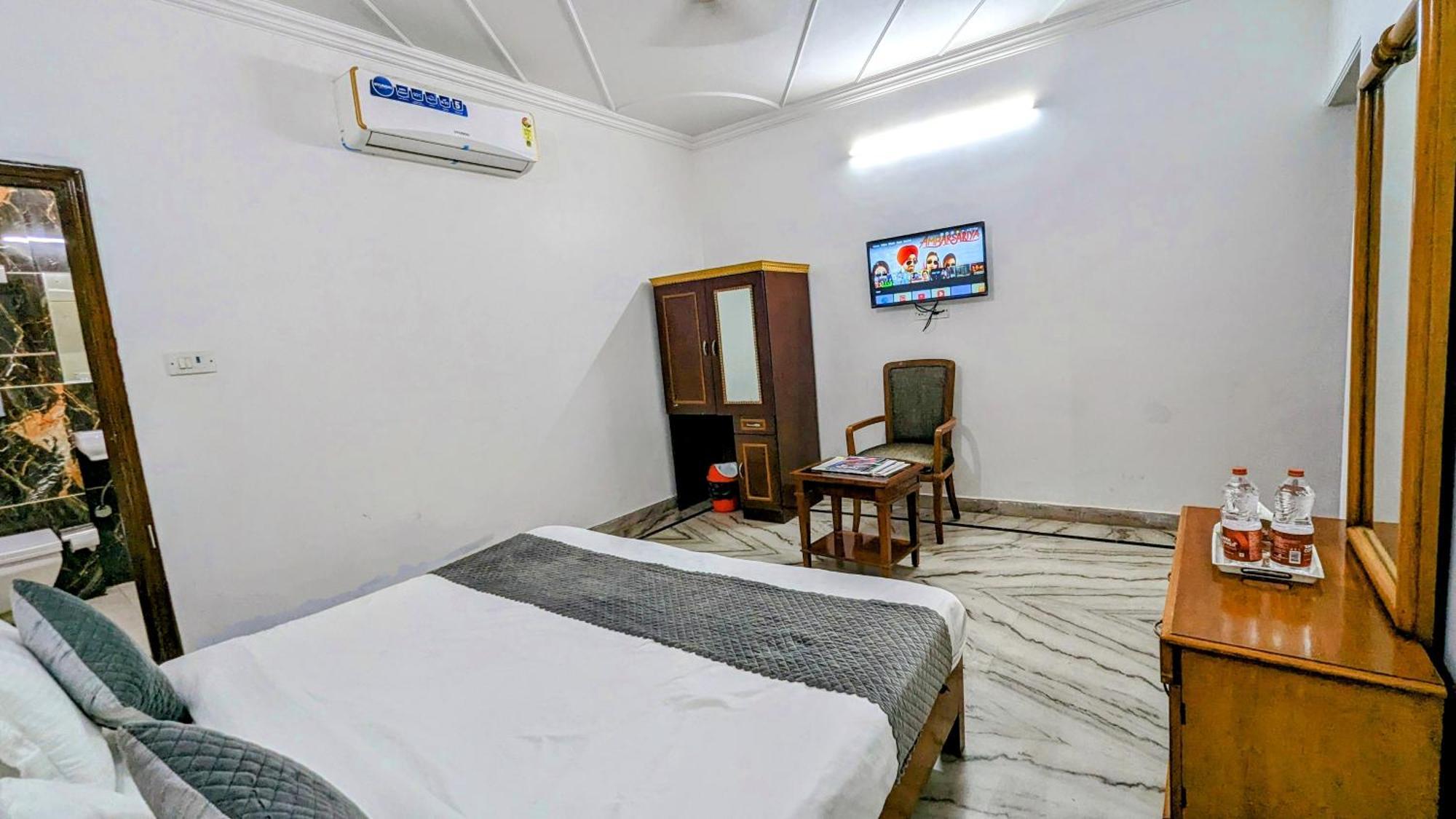 Hotel Lecston @Yashobhoomi Dwarka Sector - 25 Metro Station Delhi  Eksteriør billede